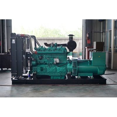 300kw乾能柴油發(fā)電機(jī)組-乾能6缸柴油機(jī)6135CZLD柴油發(fā)電機(jī)組,缸徑/行程：135/150mm,柴油發(fā)電機(jī)組水冷發(fā)動(dòng)機(jī)功率350KW,柴油發(fā)電機(jī)組配套馬拉松斯坦福發(fā)電機(jī)。廠價(jià)直銷歡迎選購(gòu)：13773399855。
